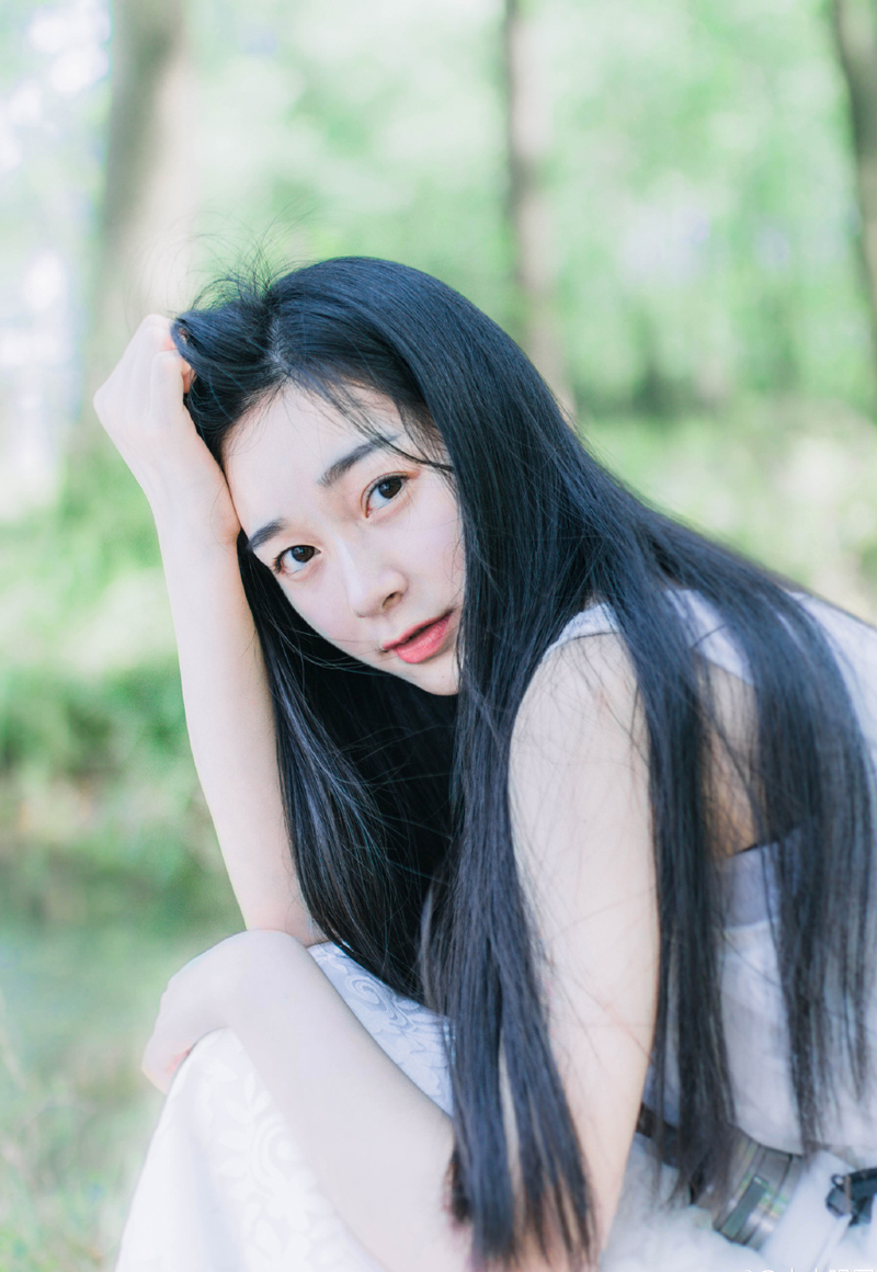 对于这位同窗好友，在心中既是不多的朋友，同样也是对手，想想能够与诸葛亮交锋，庞统心中不由得升起几分兴奋的感觉，成都我已拿下，却不知孔明又要如何来跟我作对？